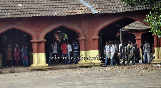 mangalore uni protest12july30 1